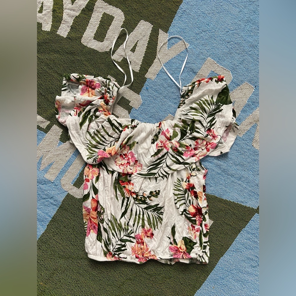 Over the Shoulder Floral Crop Top